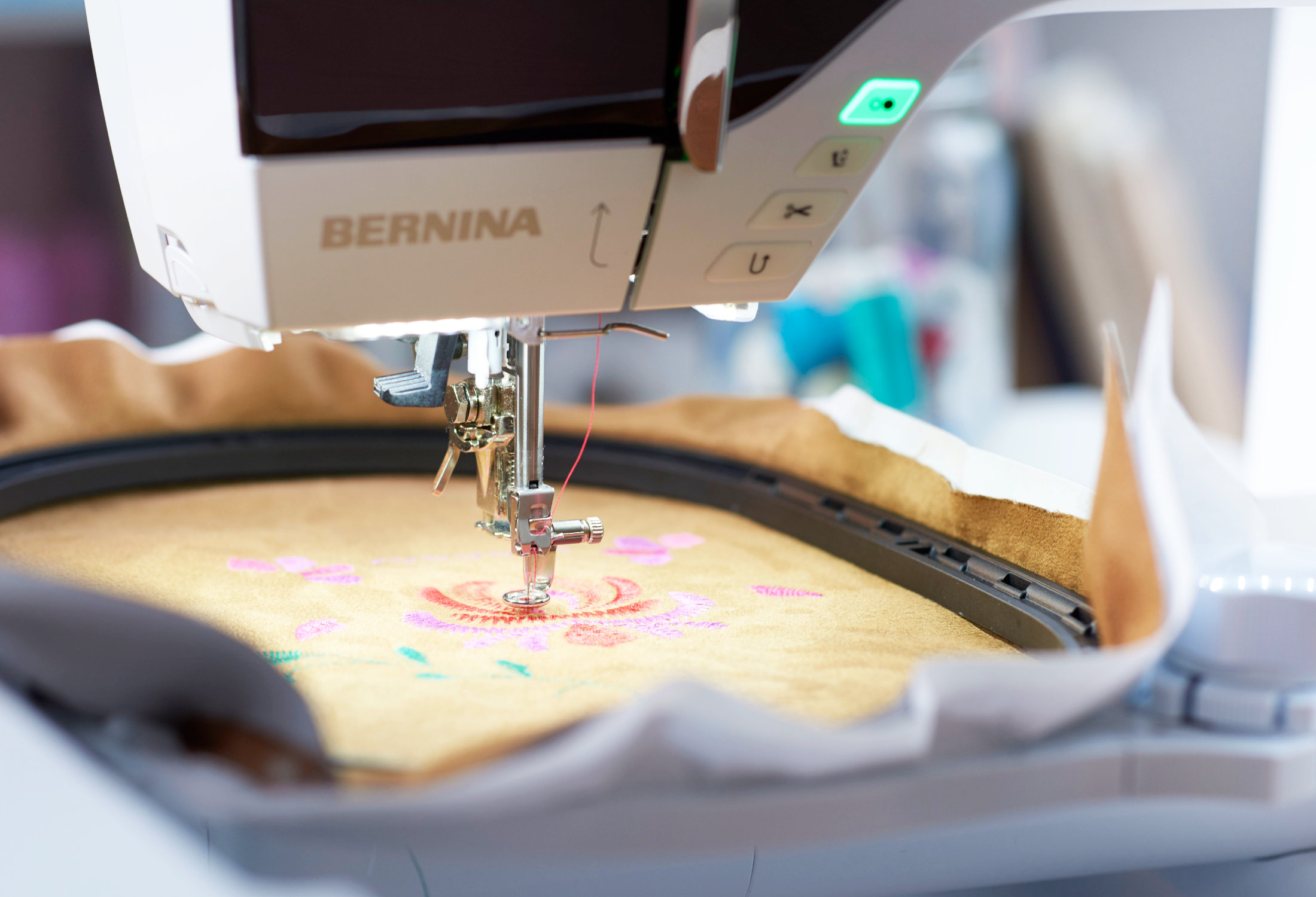 BERNINA 790 PLUS - 最高の縫製と刺しゅう - BERNINA